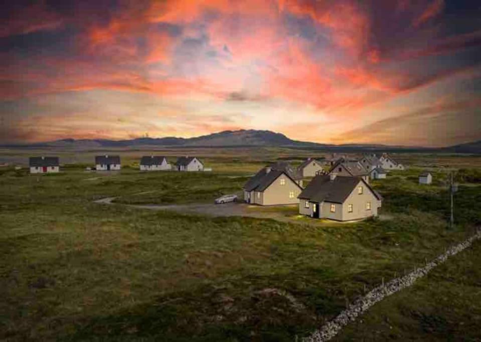 Pink Cottage Ballyconneely Luaran gambar